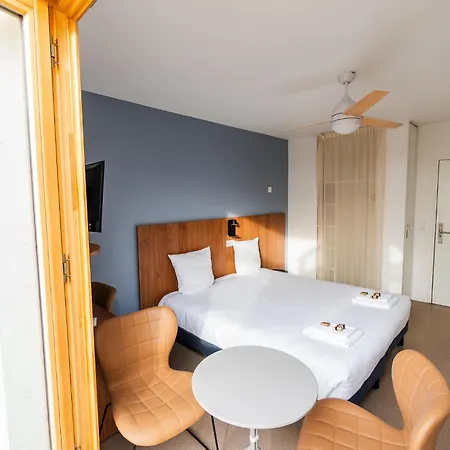Ecla Paris 3*