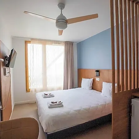 Ecla Paris 3*